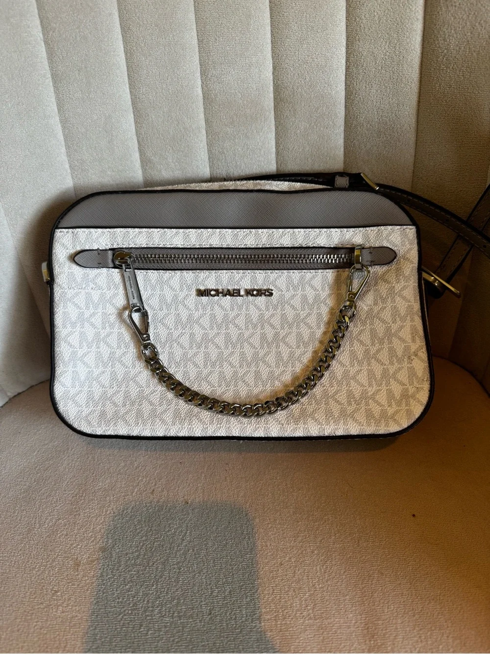 Michael Kors White and Silver MK Logo Chain Crossbody - Picture 4 of 4